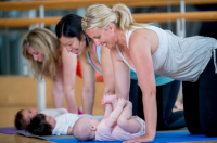 Rückbildungsyoga mit Baby im Zentrum in der Mitte Poing